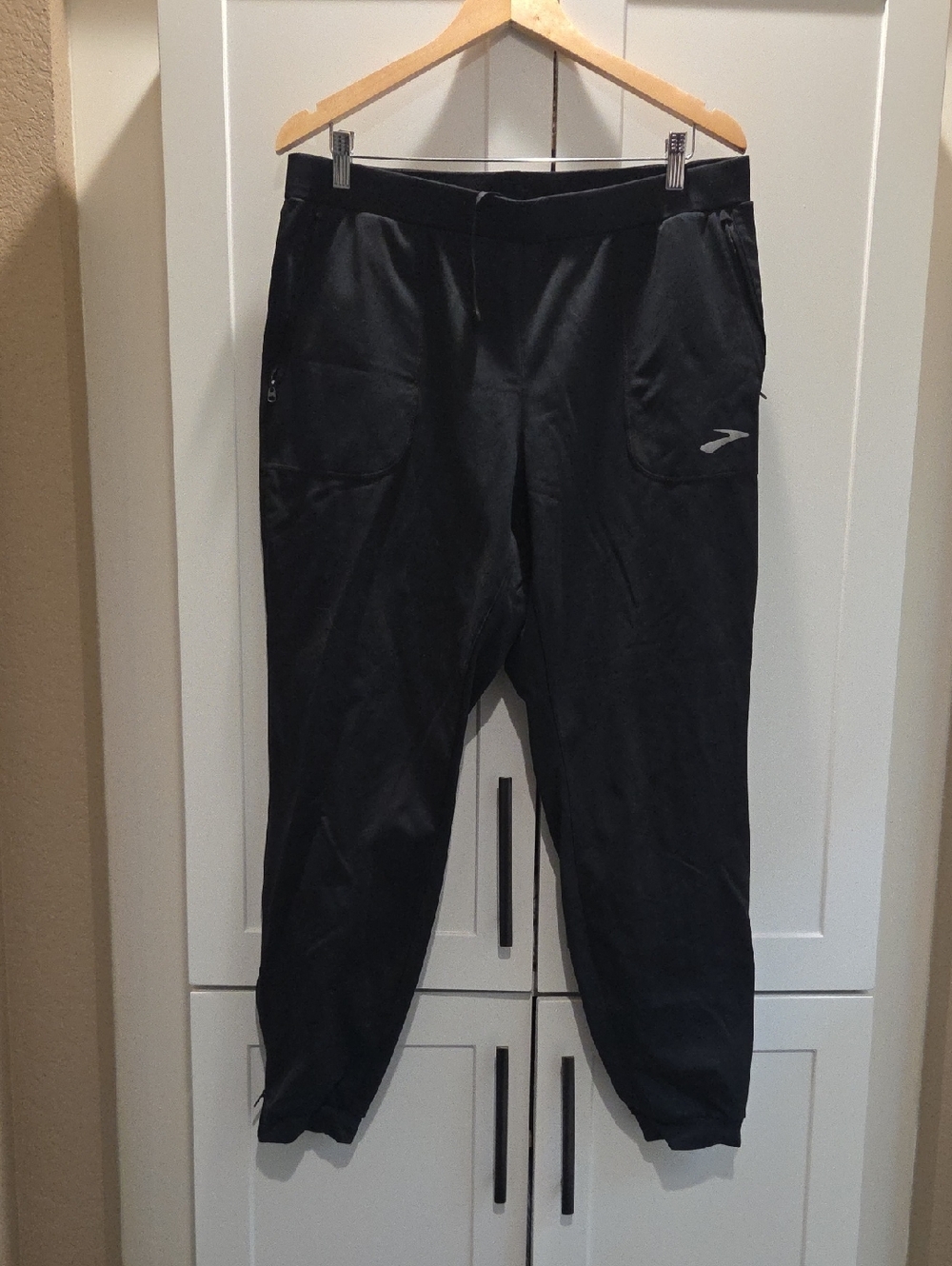 Brooks Black Men's Jogger Pants with Zip Pockets